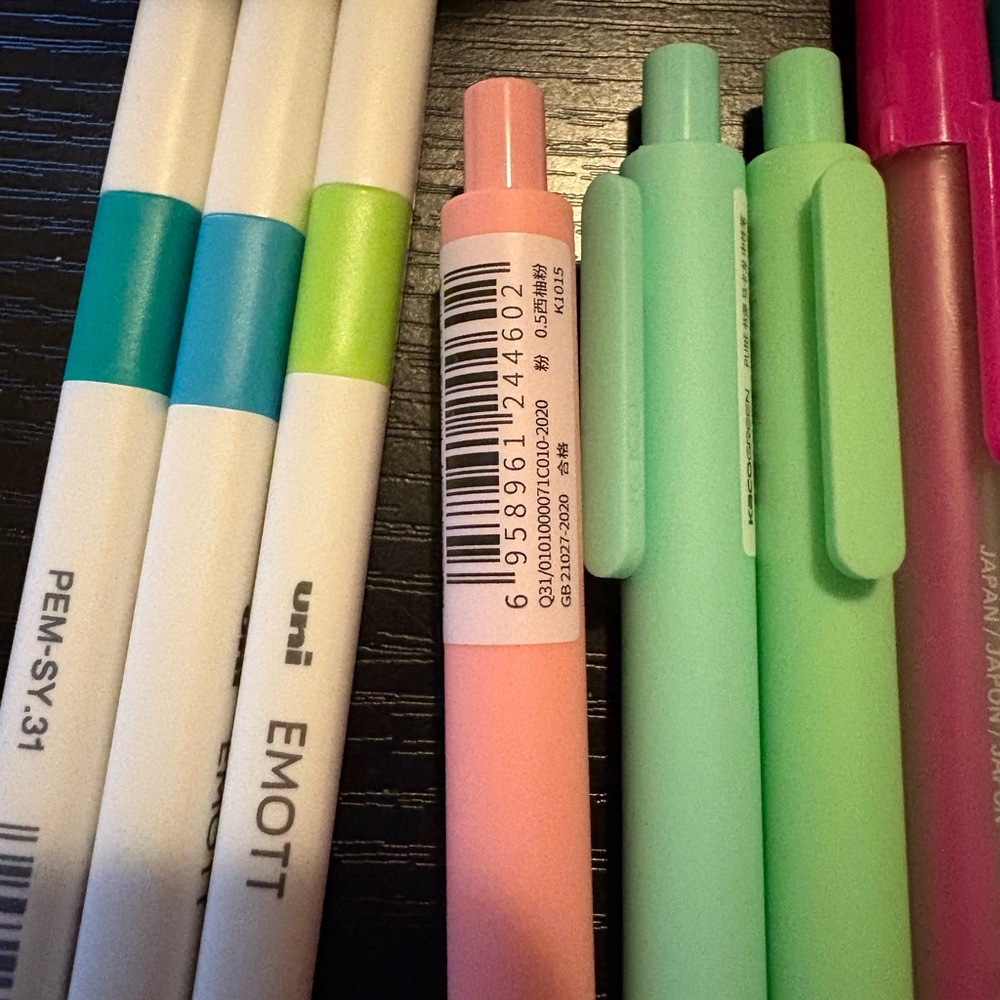 Random pen set. - Picture 4 of 5